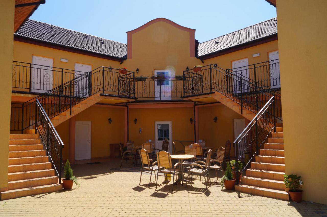 Diament Bed & Breakfast Rewal Exterior photo